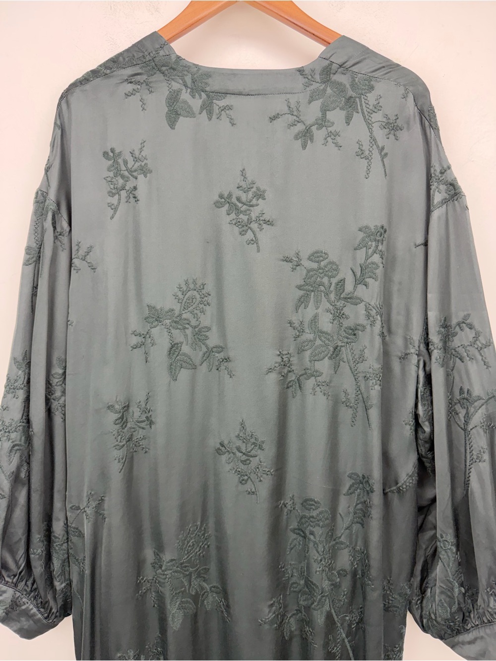 Zara size Medium-Large Women’s Dark Green Satin Floral Embroidered V-neck Dress - Picture 10 of 11